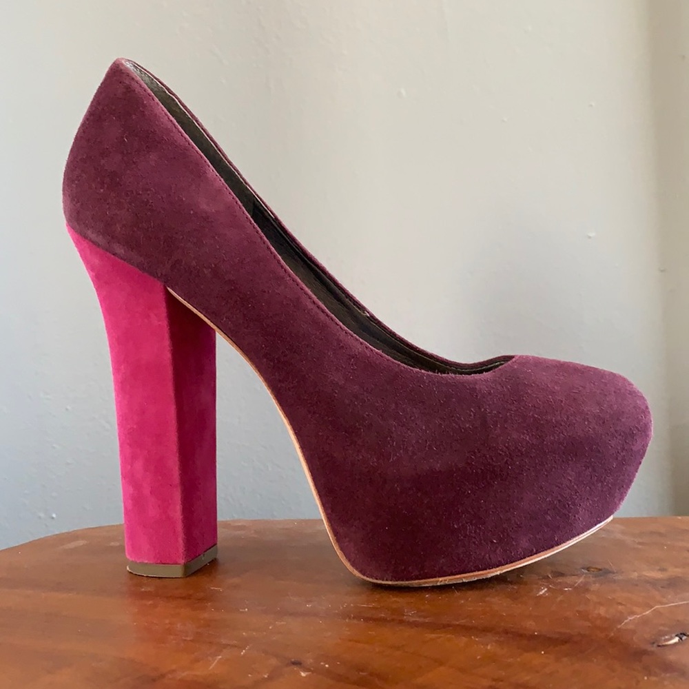 Report Signature suede pumps. Size 8.
